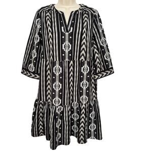 Chico's Dress Aztec Black and White V Neck Elbow Sleeve Ruffle Hem Size "4" XC